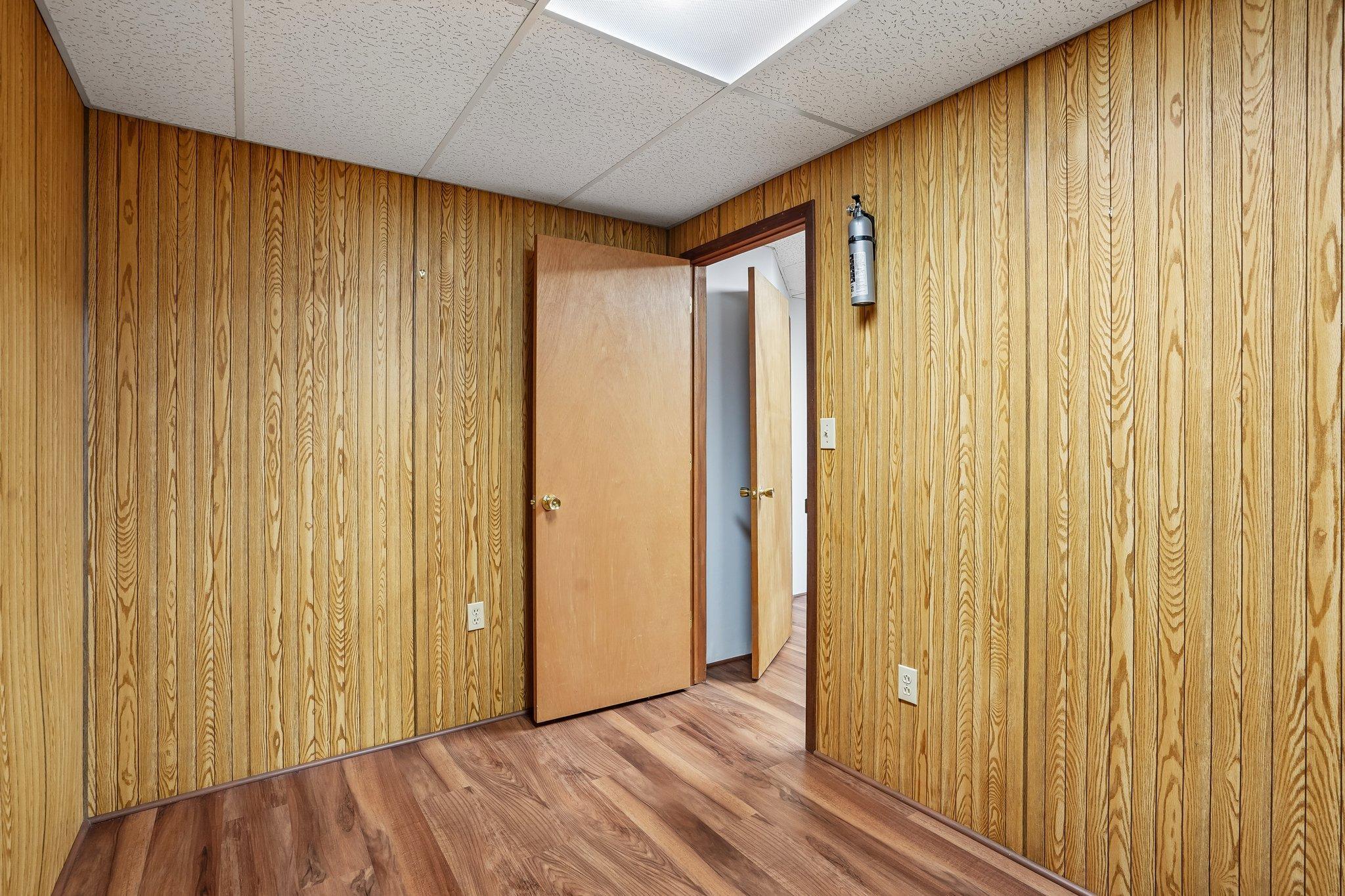 34-web-or-mls-Whispering River Ln-S0409-034.jpg