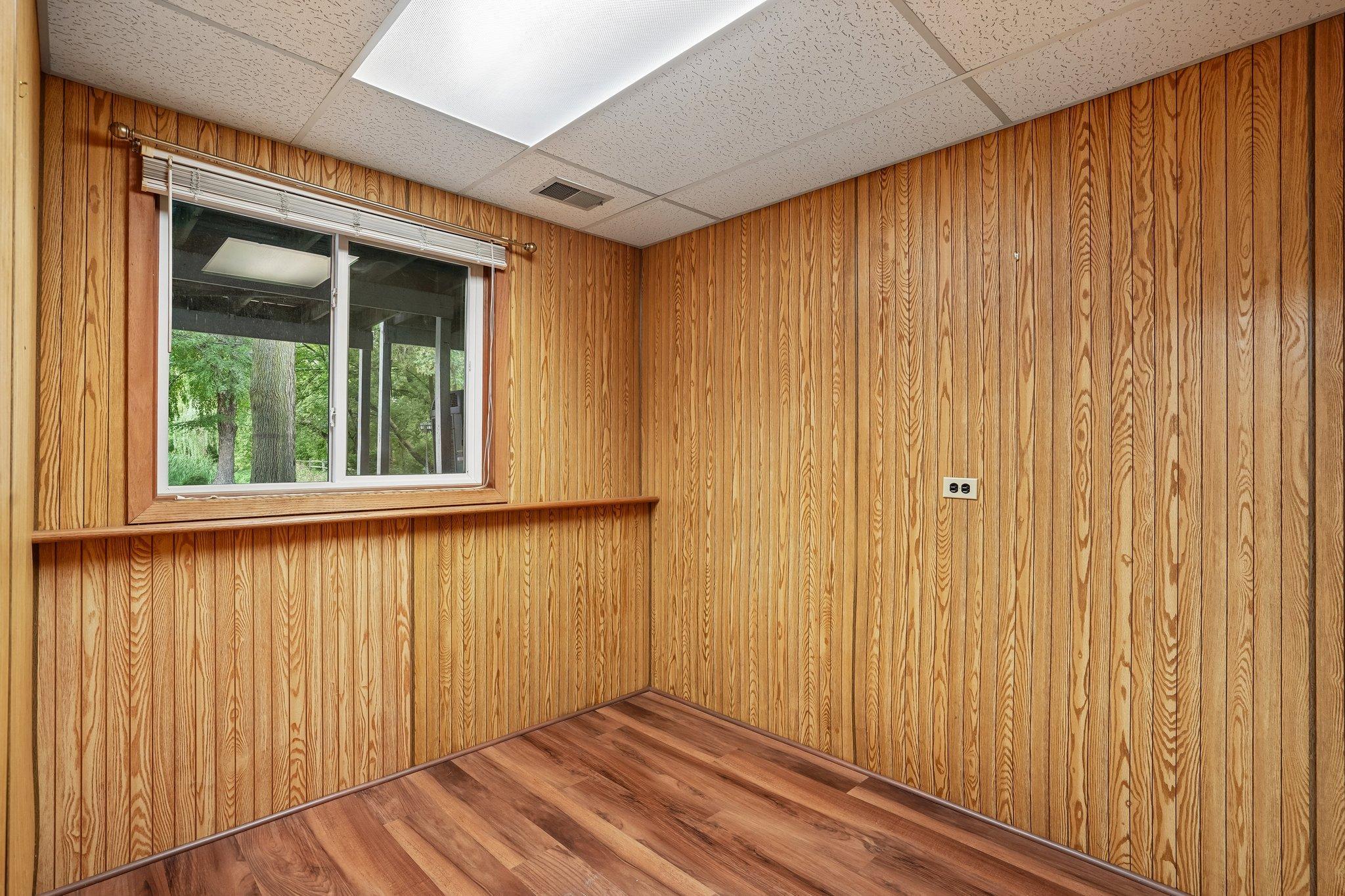 33-web-or-mls-Whispering River Ln-S0409-033.jpg