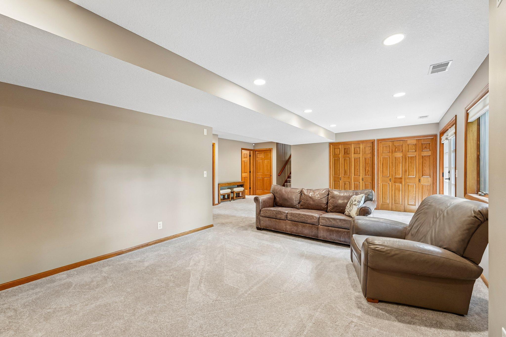 31-web-or-mls-102nd St-S1108-031.jpg