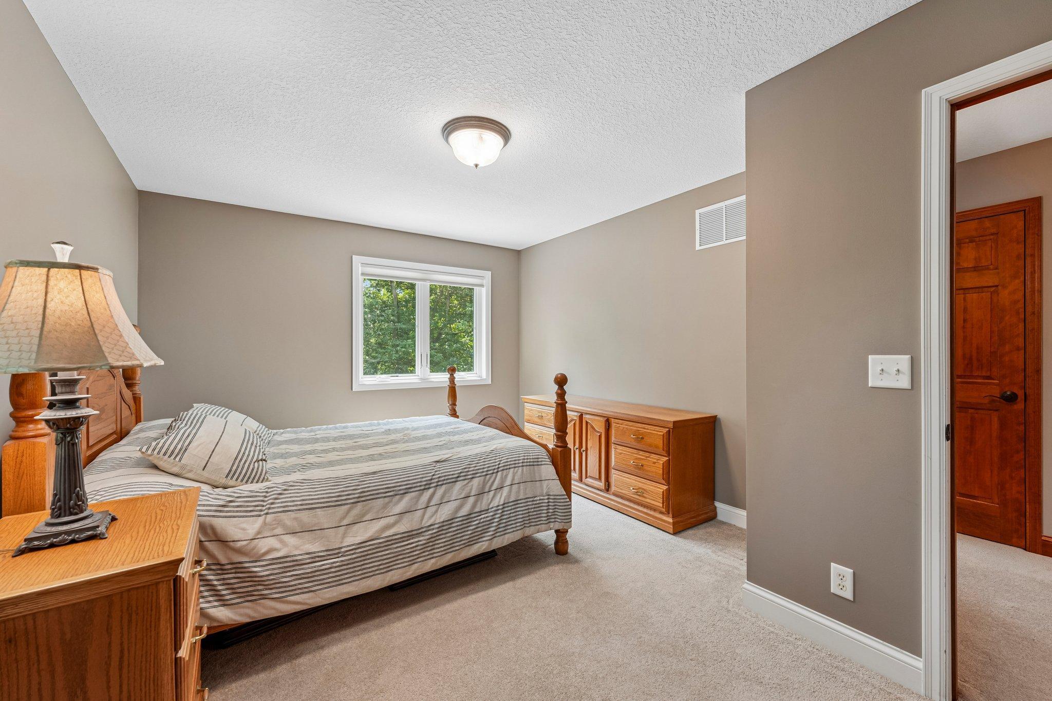 50-web-or-mls-102nd St-S1108-050.jpg