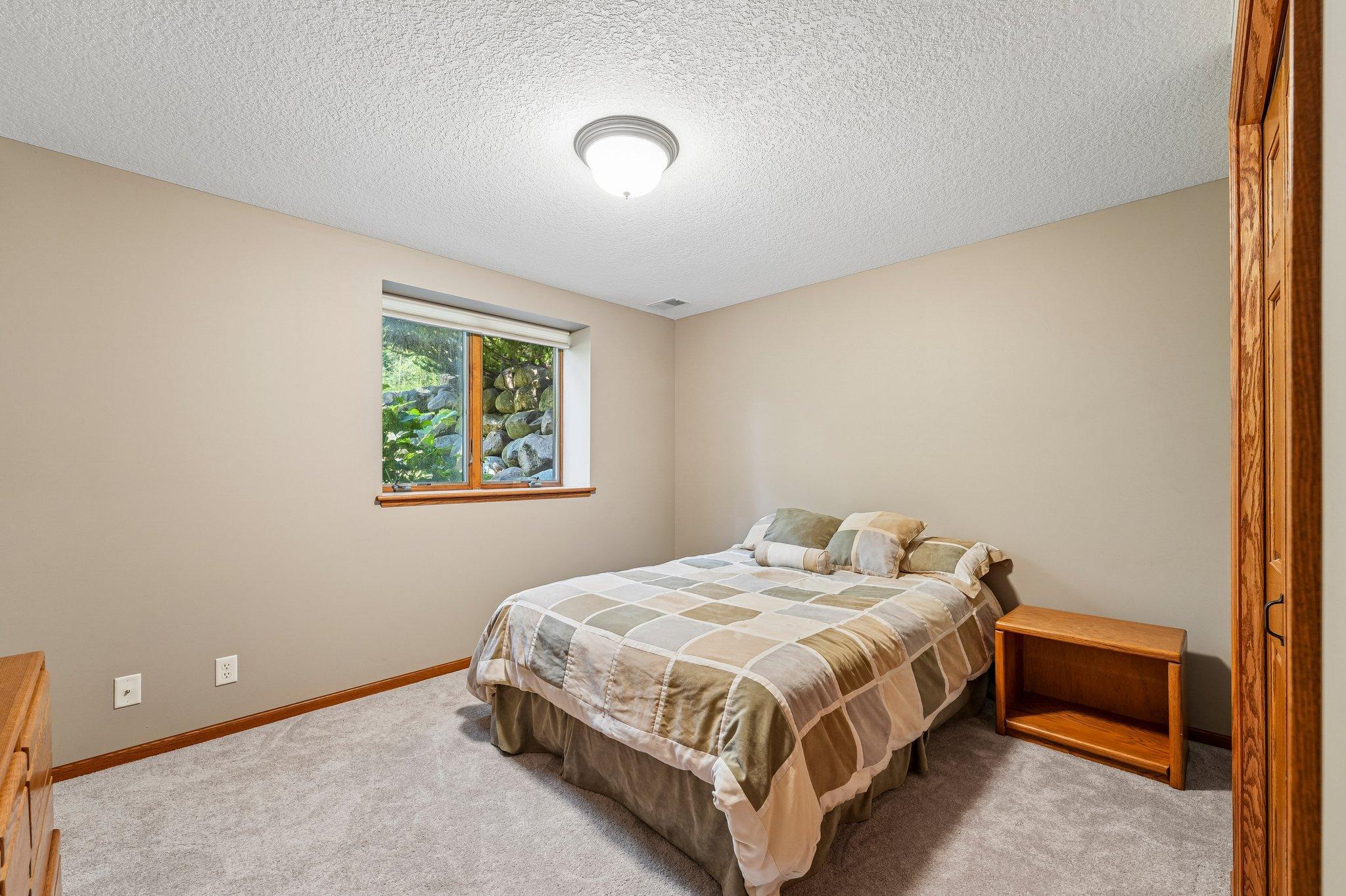 32-web-or-mls-102nd St-S1108-032.jpg