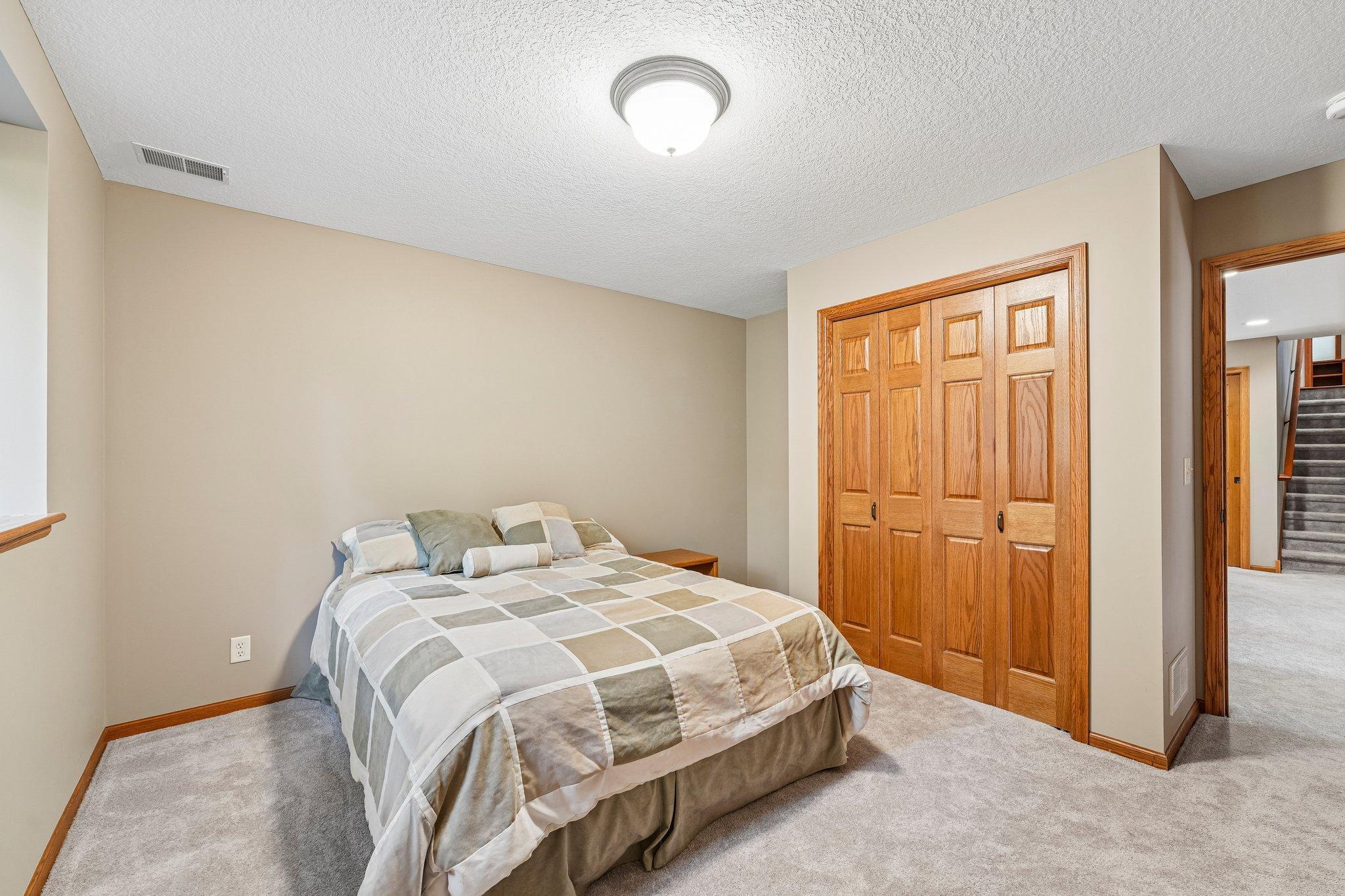 33-web-or-mls-102nd St-S1108-033.jpg