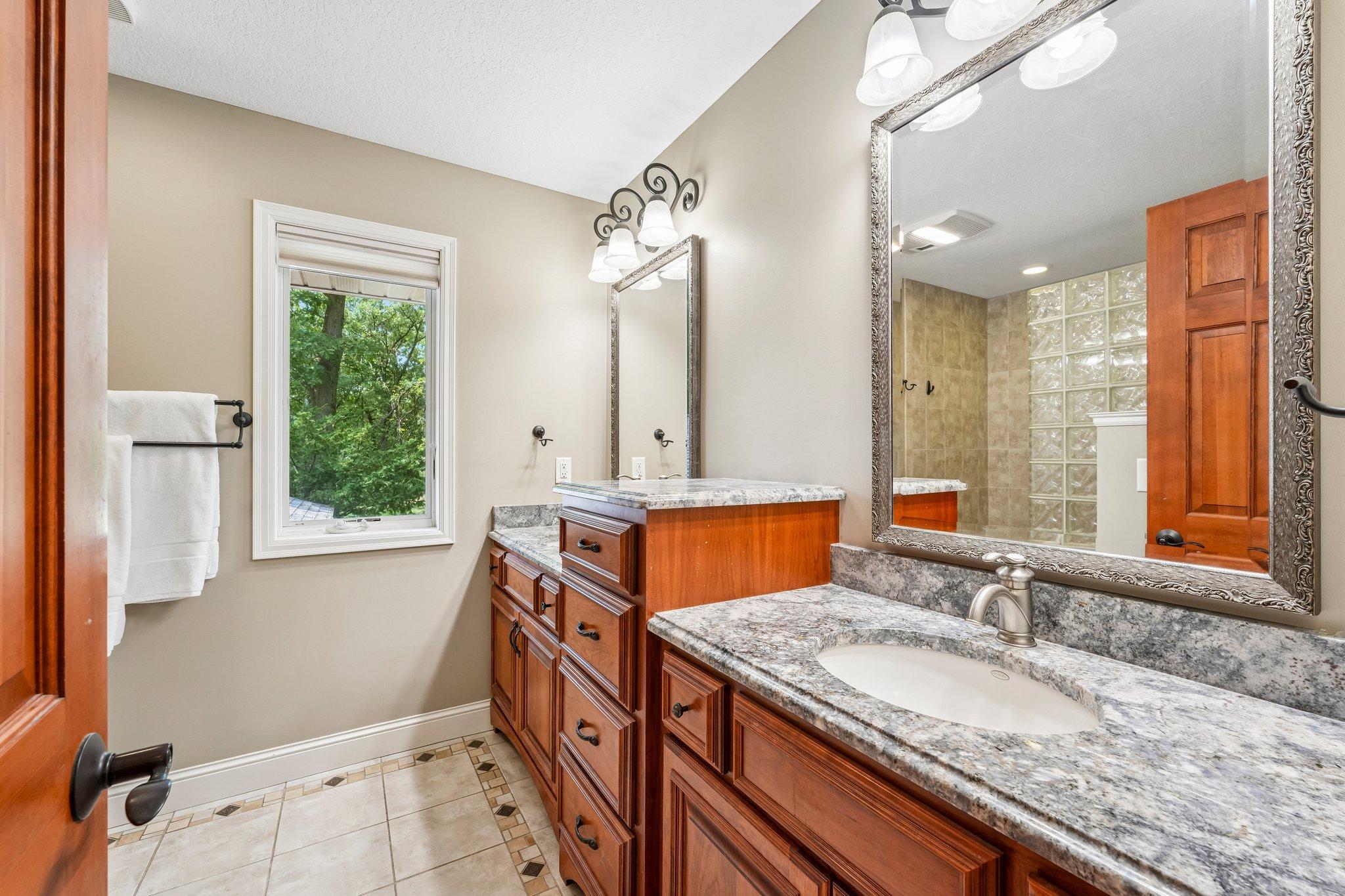 47-web-or-mls-102nd St-S1108-047.jpg