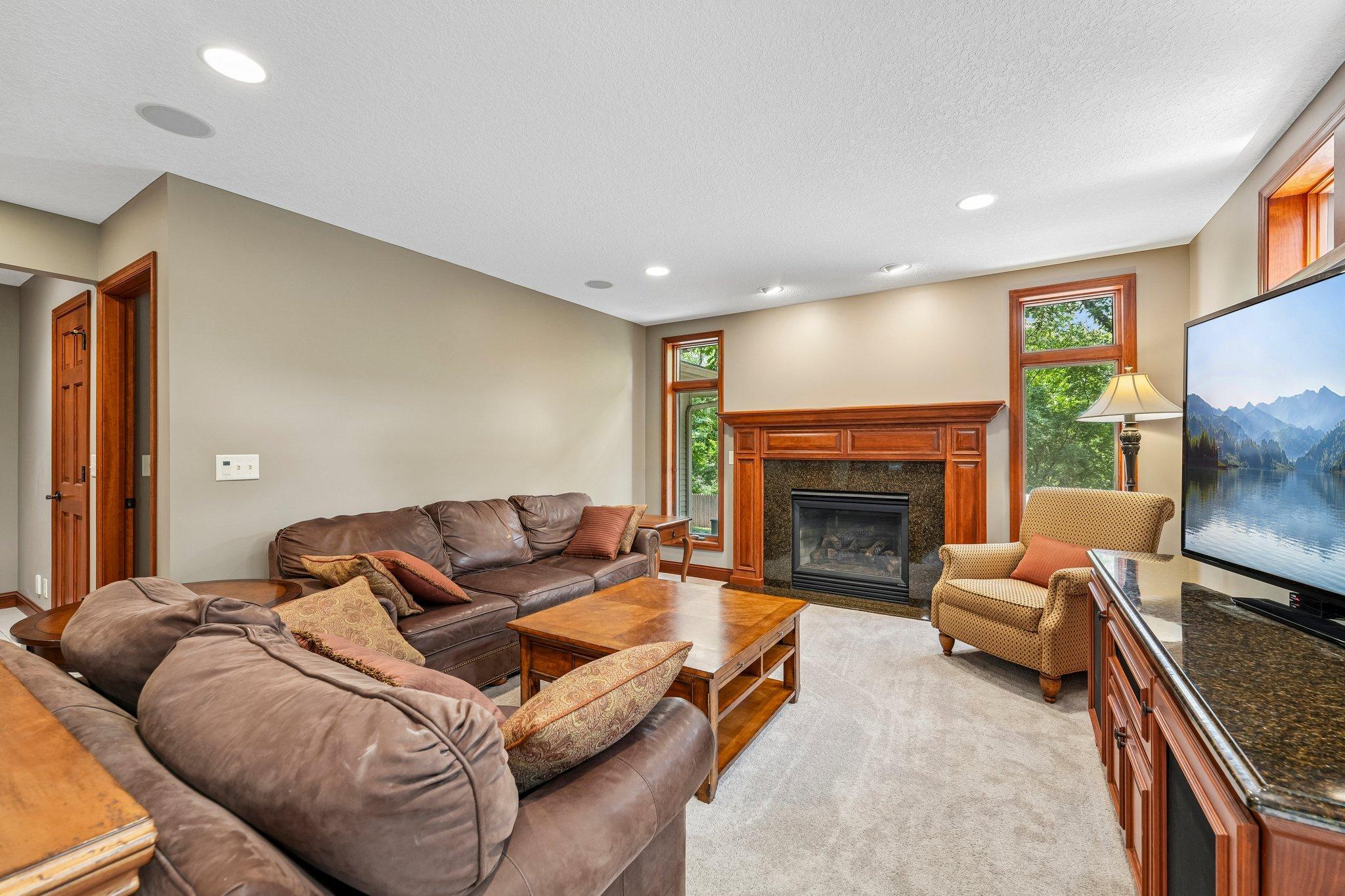 14-web-or-mls-102nd St-S1108-014.jpg