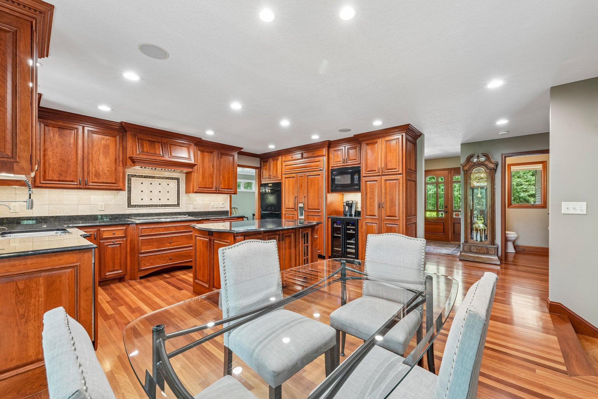 21-web-or-mls-102nd St-S1108-021.jpg