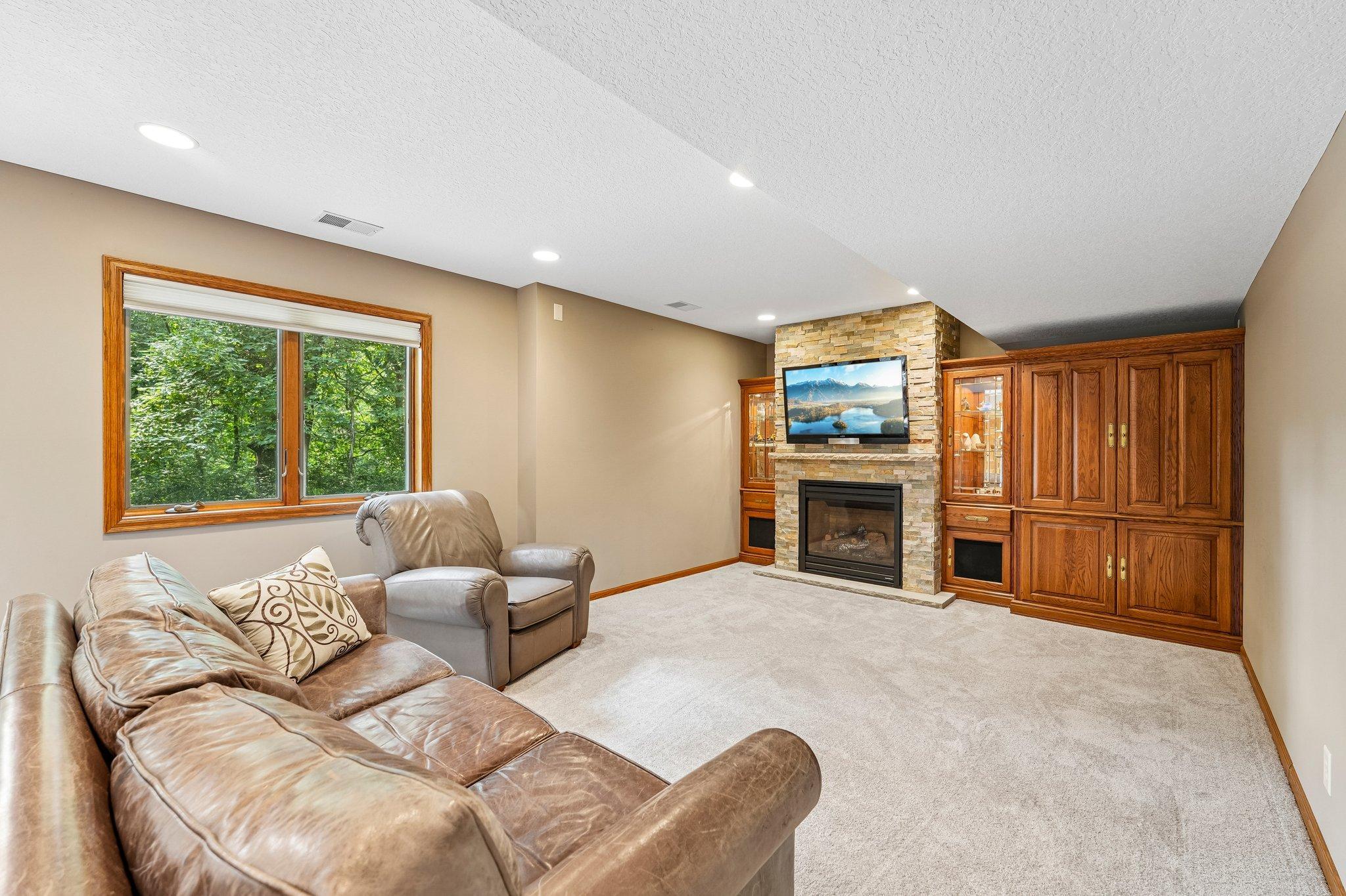 30-web-or-mls-102nd St-S1108-030.jpg