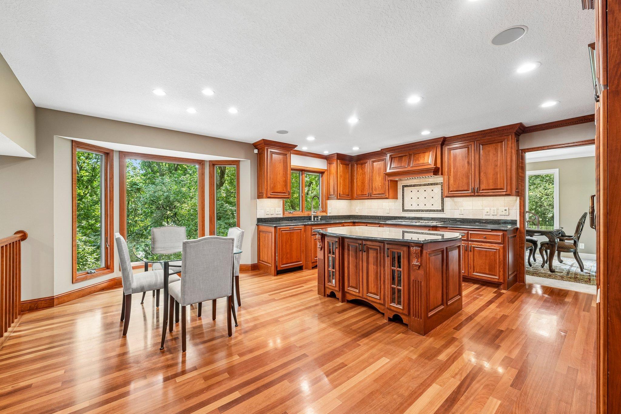 19-web-or-mls-102nd St-S1108-019.jpg