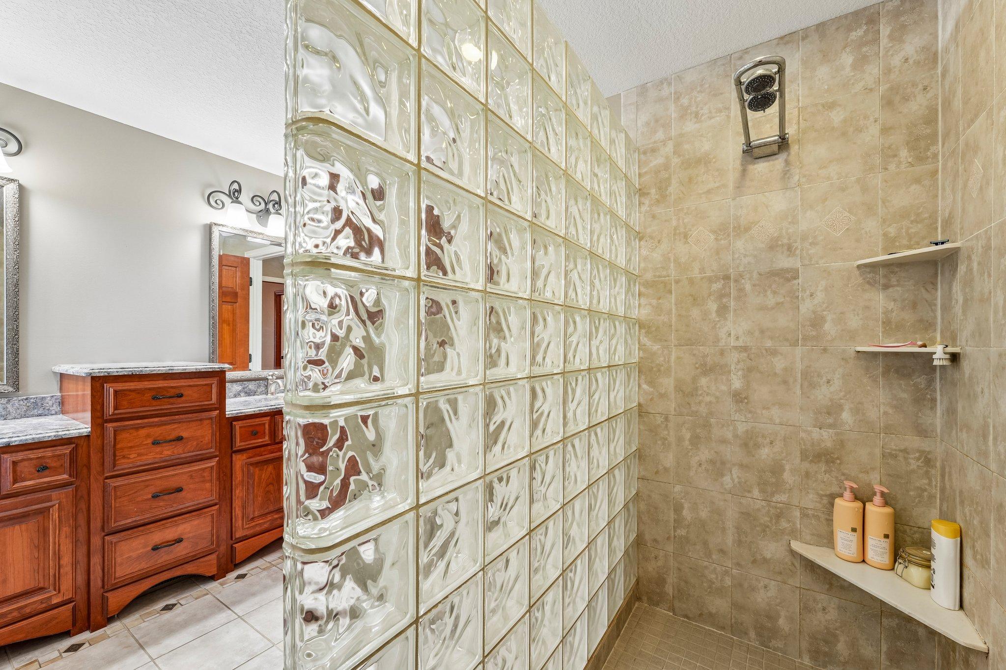 49-web-or-mls-102nd St-S1108-049.jpg