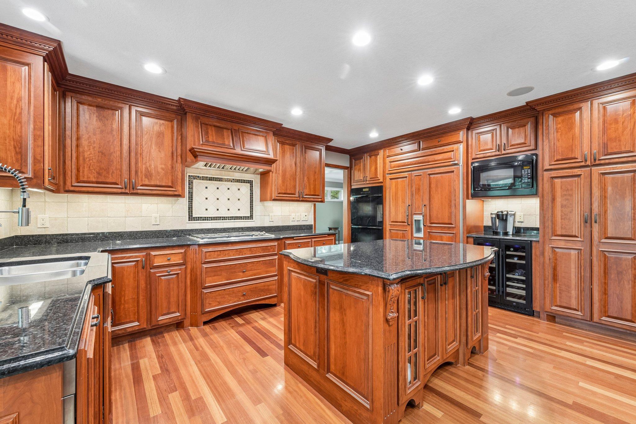 22-web-or-mls-102nd St-S1108-022.jpg