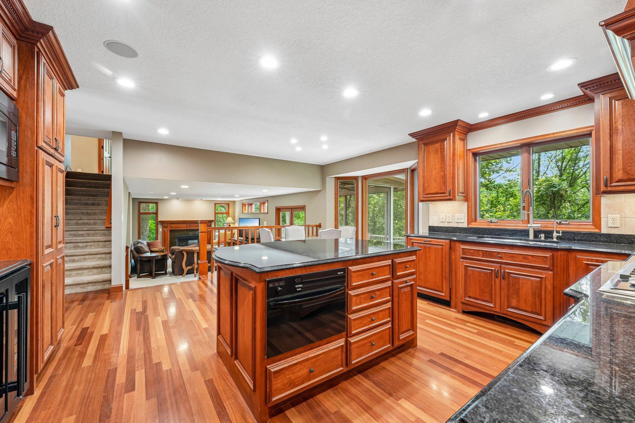 27-web-or-mls-102nd St-S1108-027.jpg