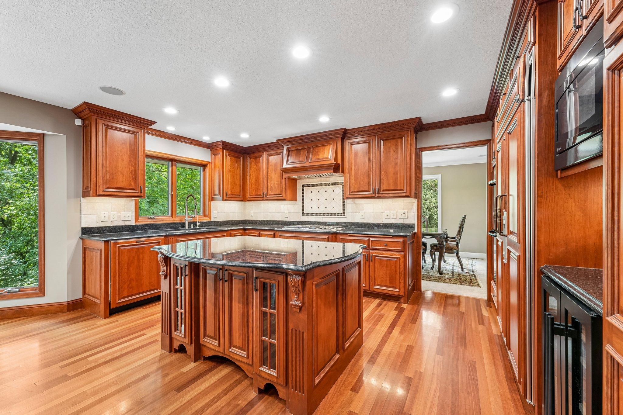 24-web-or-mls-102nd St-S1108-024.jpg