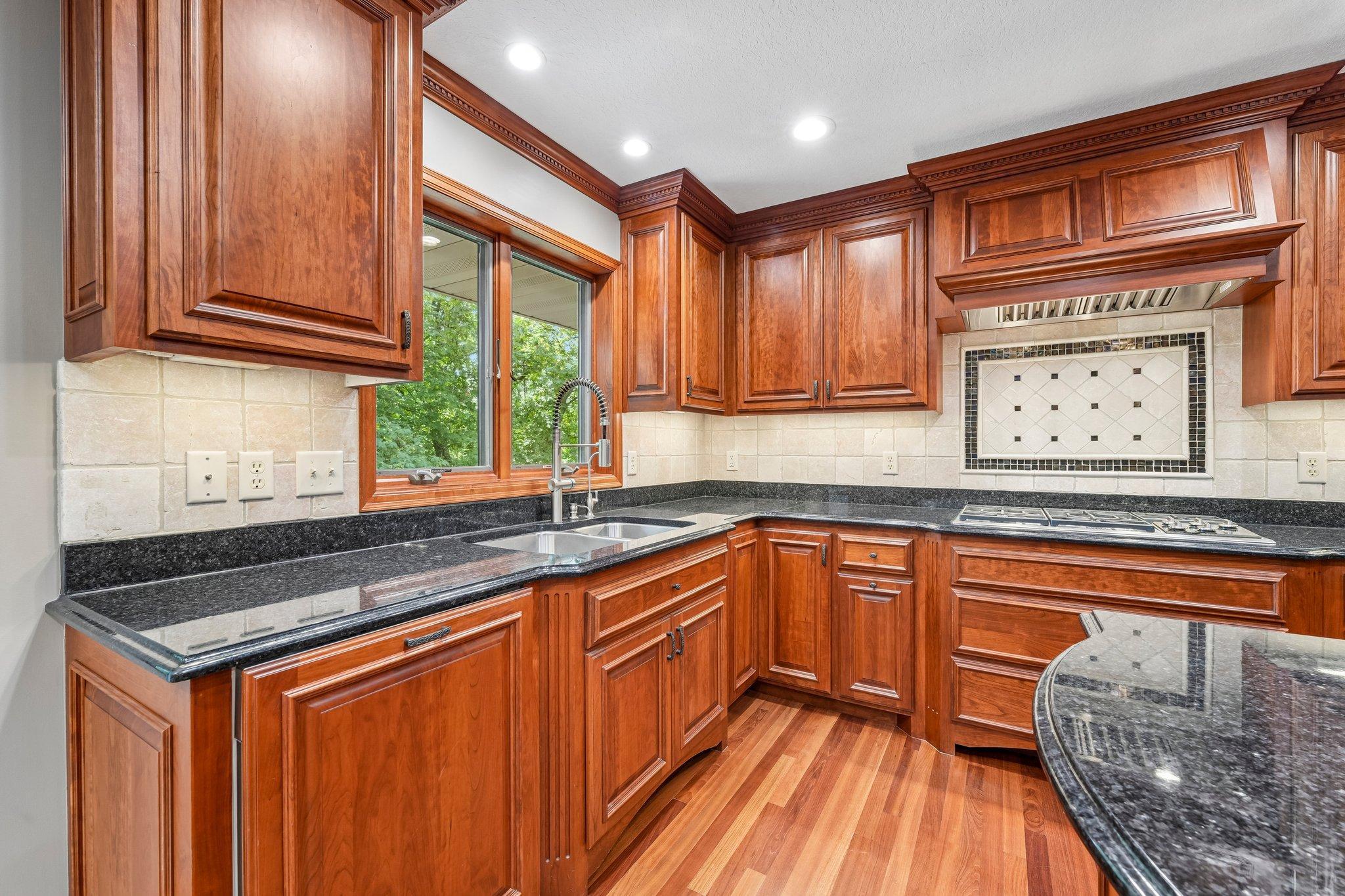 23-web-or-mls-102nd St-S1108-023.jpg