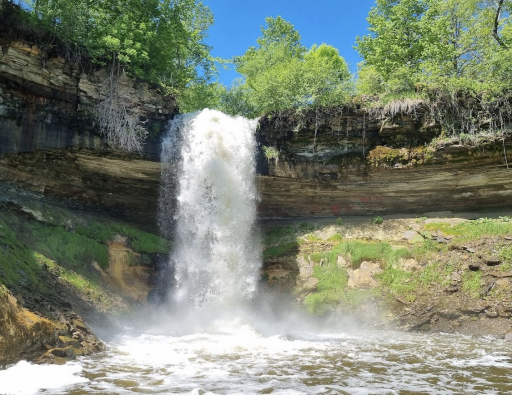 Minnehaha falls aprk 1/2 mile away