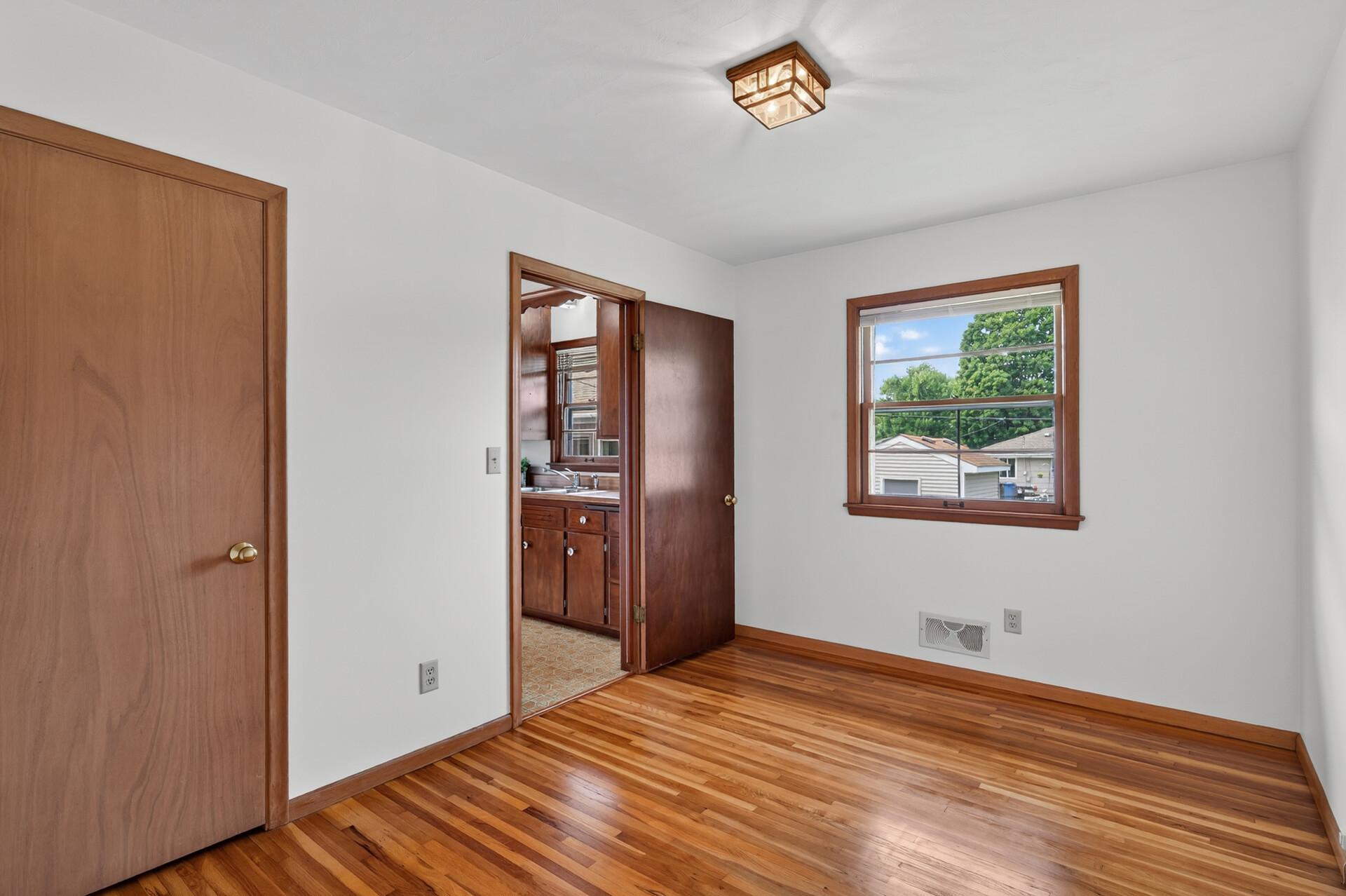 14_6836_Monroe13_mls.jpg