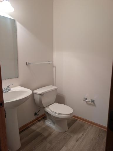 Main Level 1/2 bath