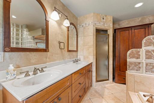 Double Sinks & Walk-In Shower