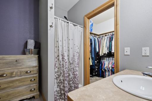 Separate shower & walk-in closet