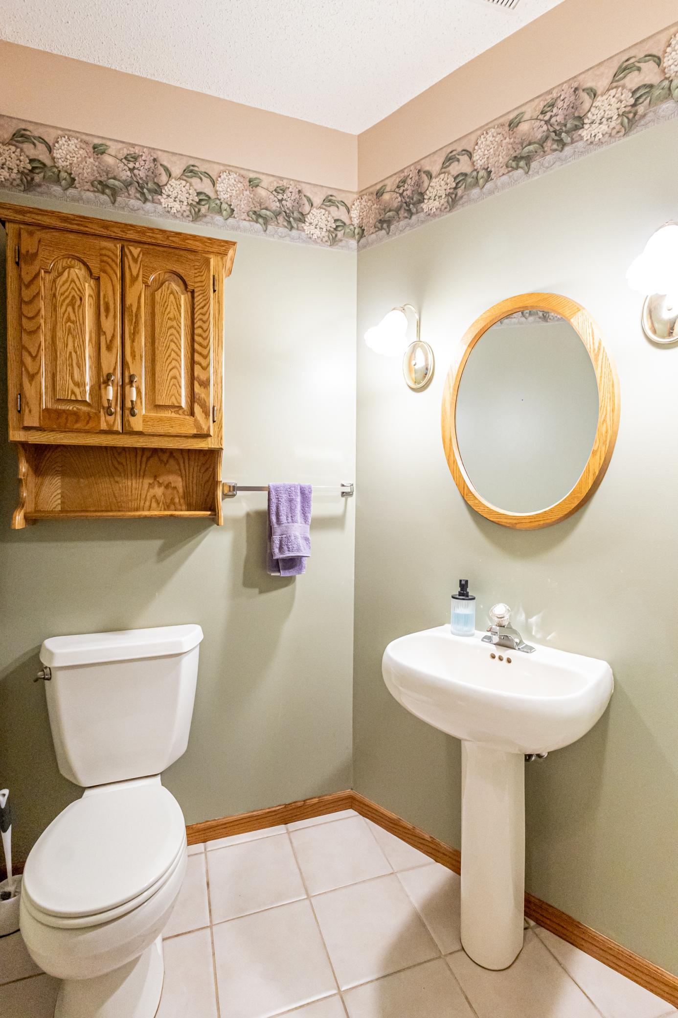 Main floor 1/2 bath