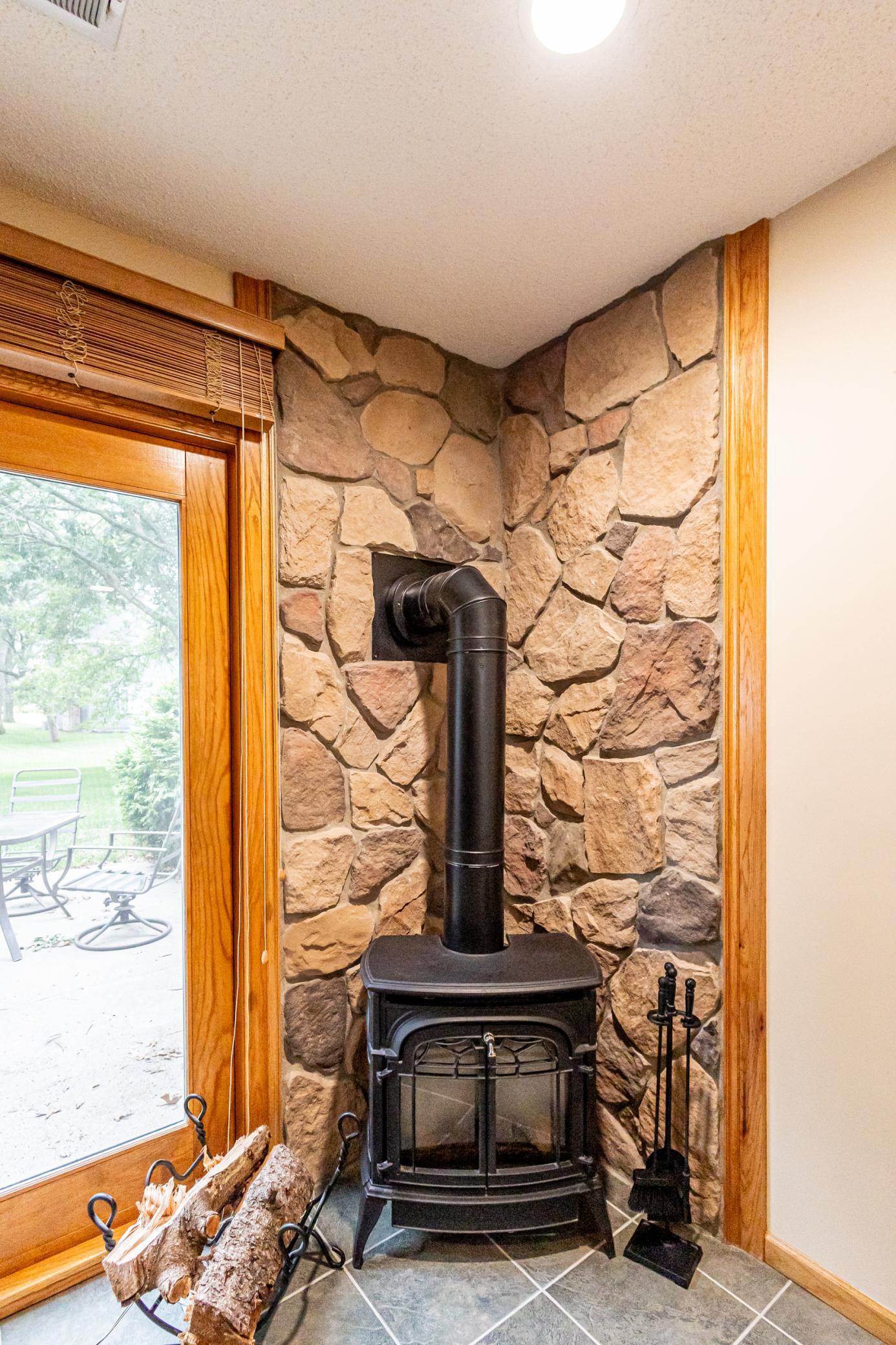 Lower level gas stove