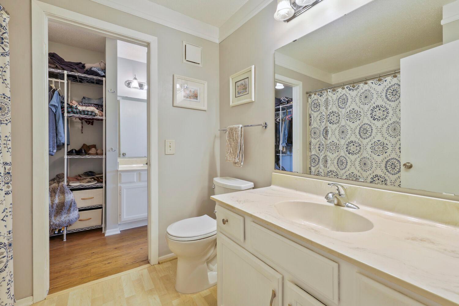 7267 Full Bathroom