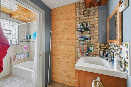 2nd floor bathroom