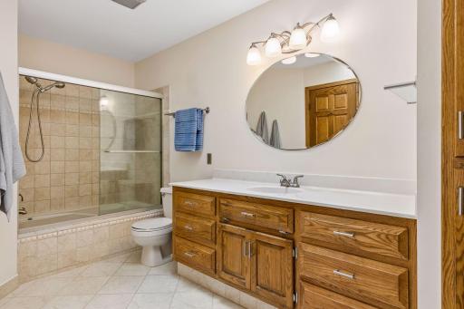 upper level full bathroom