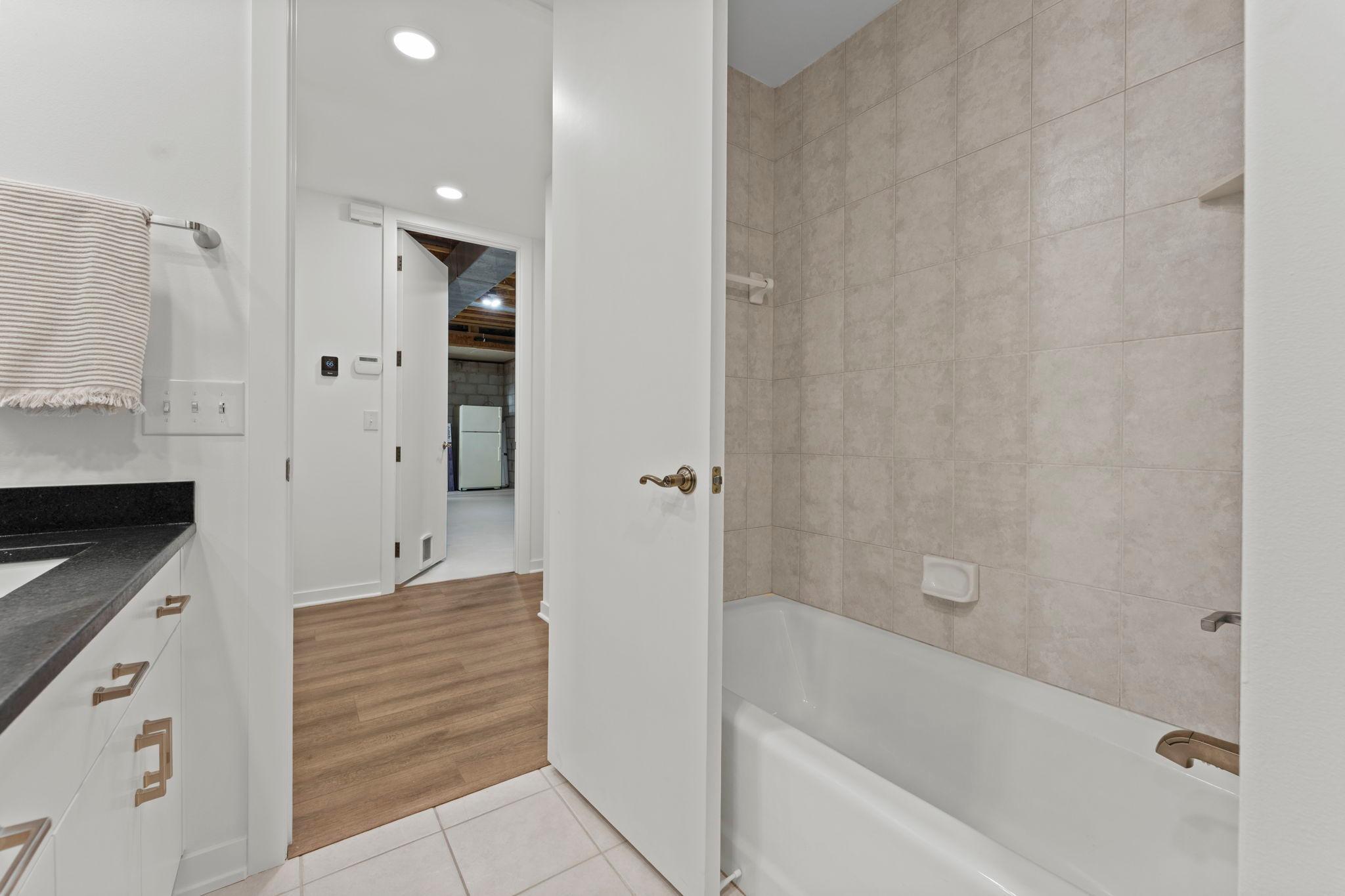 82-web-or-mls-11945 Isleton Ave N-177.jpg