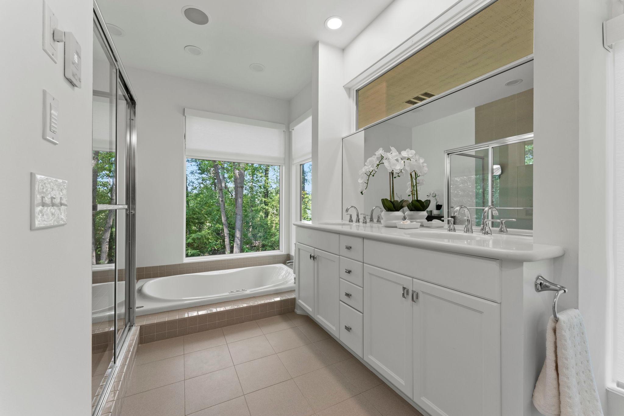 51-web-or-mls-11945 Isleton Ave N-42.jpg