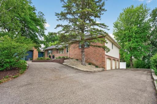 1528 Briarknoll Drive, New Brighton, MN 55112
