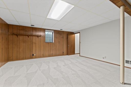 10112 Nord Avenue S, Bloomington, MN 55437