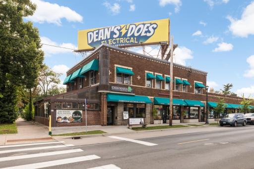 You'll love living close to the neighborhood’s fantastic local businesses, bakeries, coffee shops, and restaurants