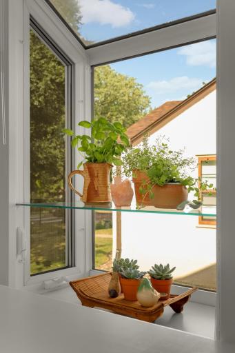The east-facing garden window lets in lots of great light