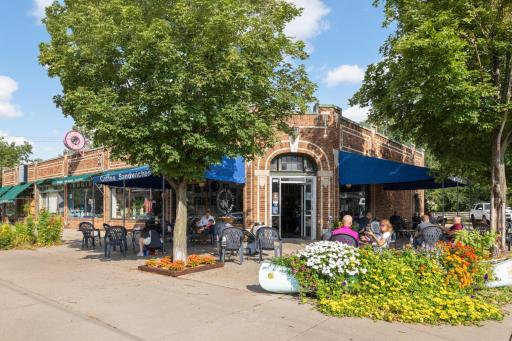 You'll love living close to the neighborhood’s fantastic local businesses, bakeries, coffee shops, and restaurants