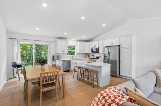 Dining & Kitchen