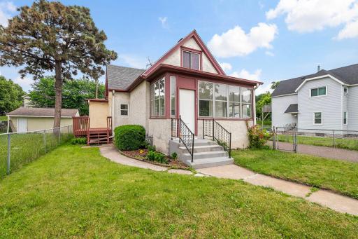 3-web-or-mls-918 Edgerton St, Saint Paul, MN_0002.jpg