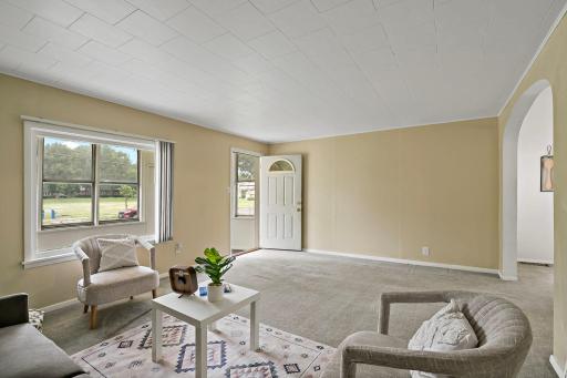12-web-or-mls-918 Edgerton St, Saint Paul, MN_0015.jpg