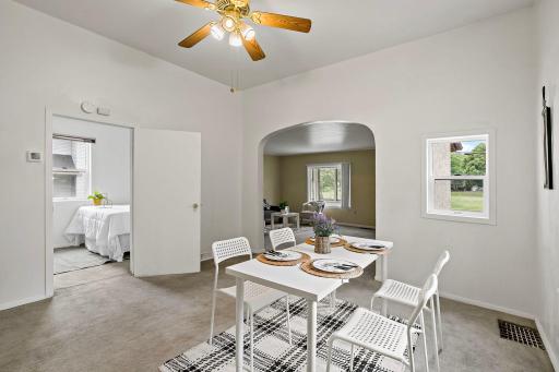 17-web-or-mls-918 Edgerton St, Saint Paul, MN_0020.jpg