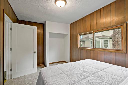 25-web-or-mls-918 Edgerton St, Saint Paul, MN_0028.jpg