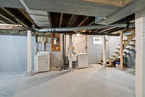 35-web-or-mls-918 Edgerton St, Saint Paul, MN_0038.jpg