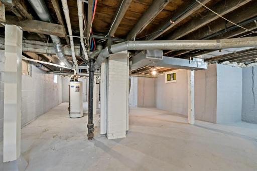 33-web-or-mls-918 Edgerton St, Saint Paul, MN_0036.jpg