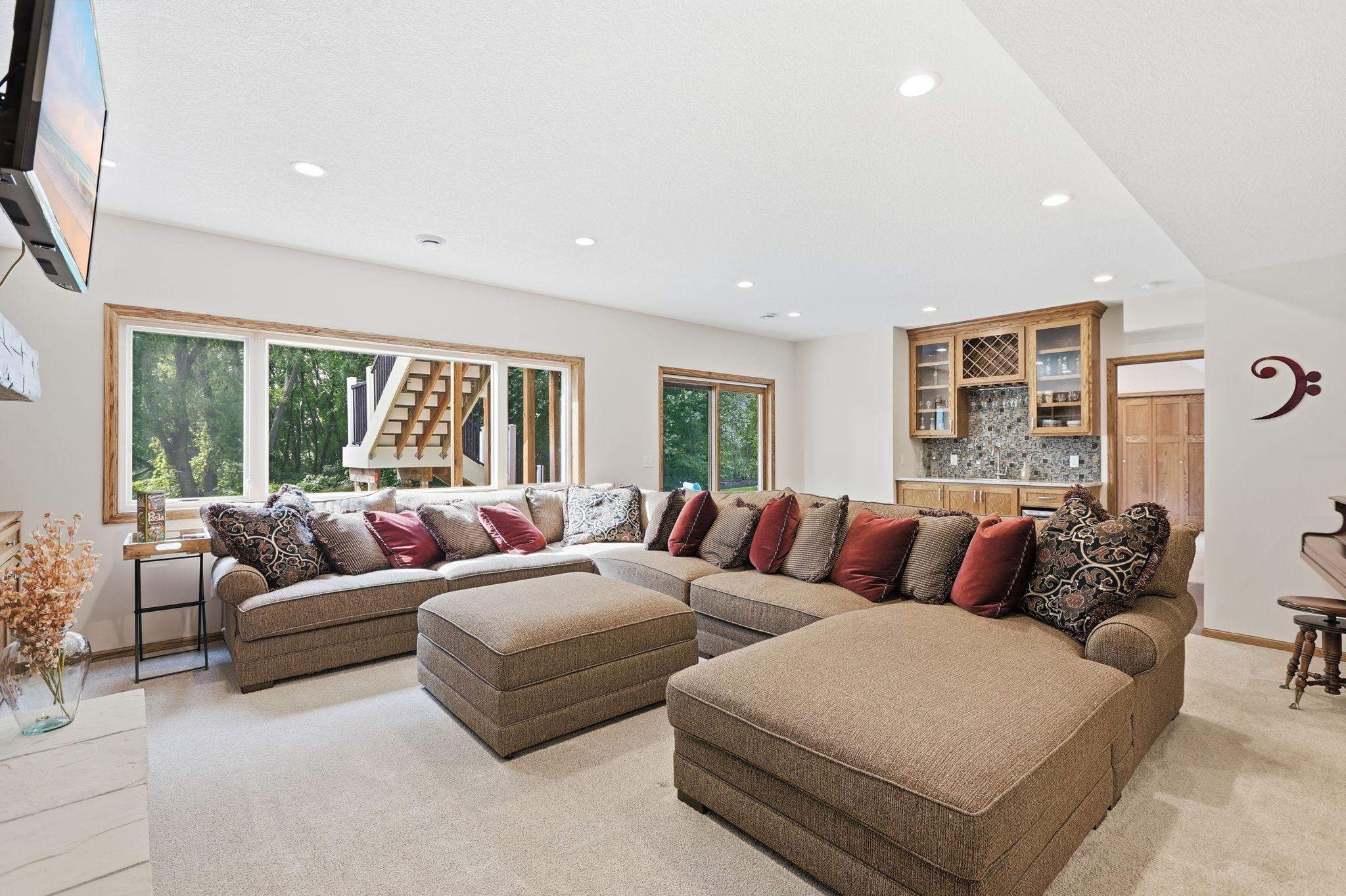 With a Westerly facing view of the back yard, imagine the sunsets you would see from this room!