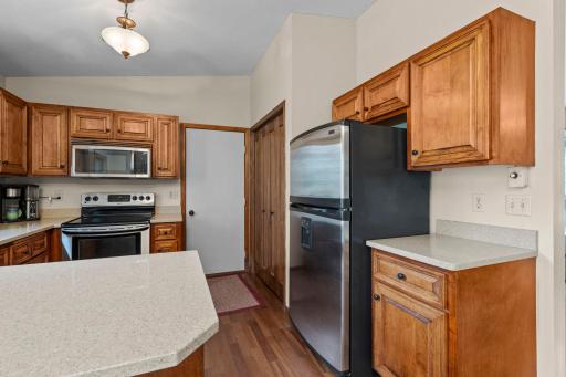 36-web-or-mls-1555 Lamotte Dr-218.jpg