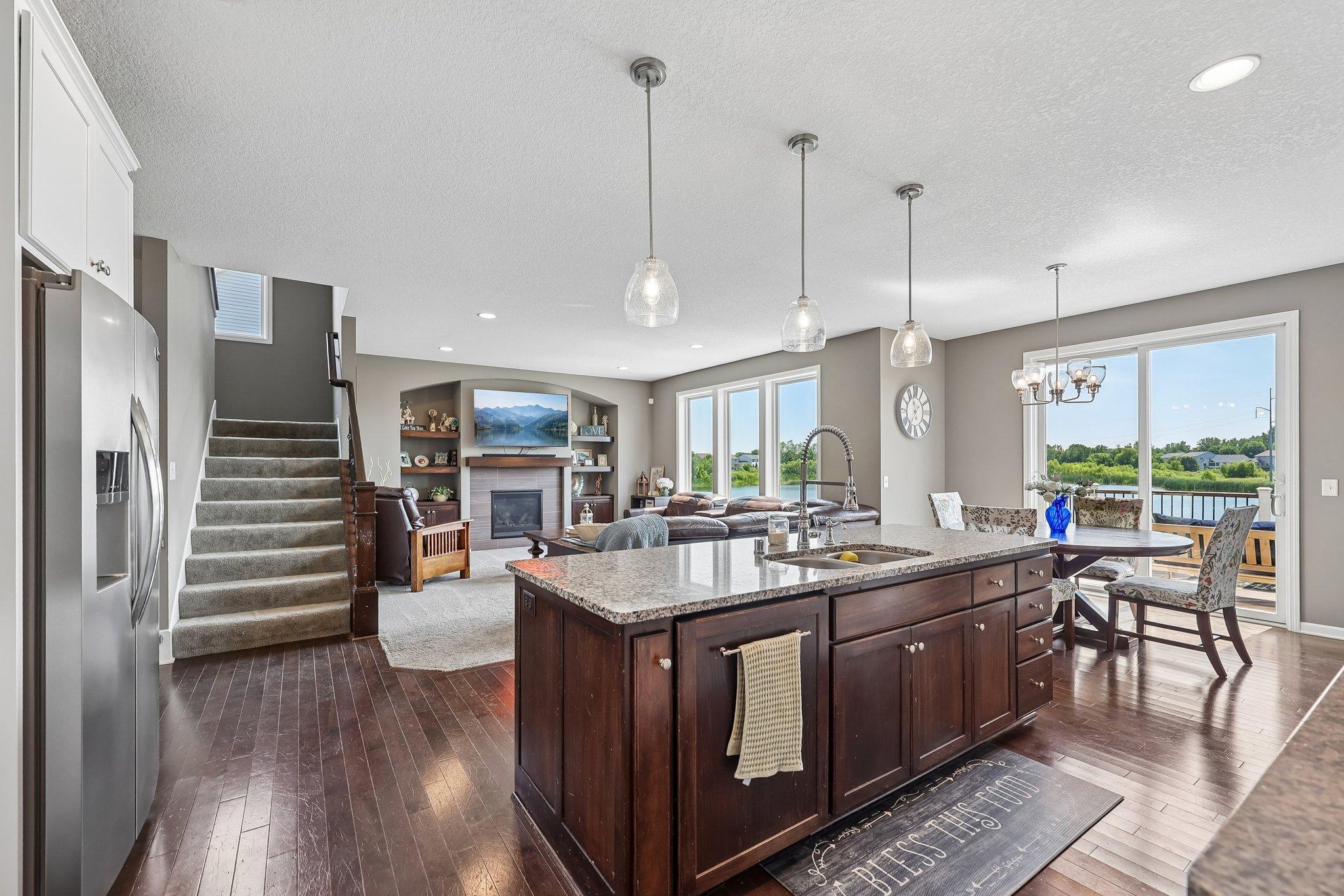 8-web-or-mls-Lever St-S1907-014.jpg
