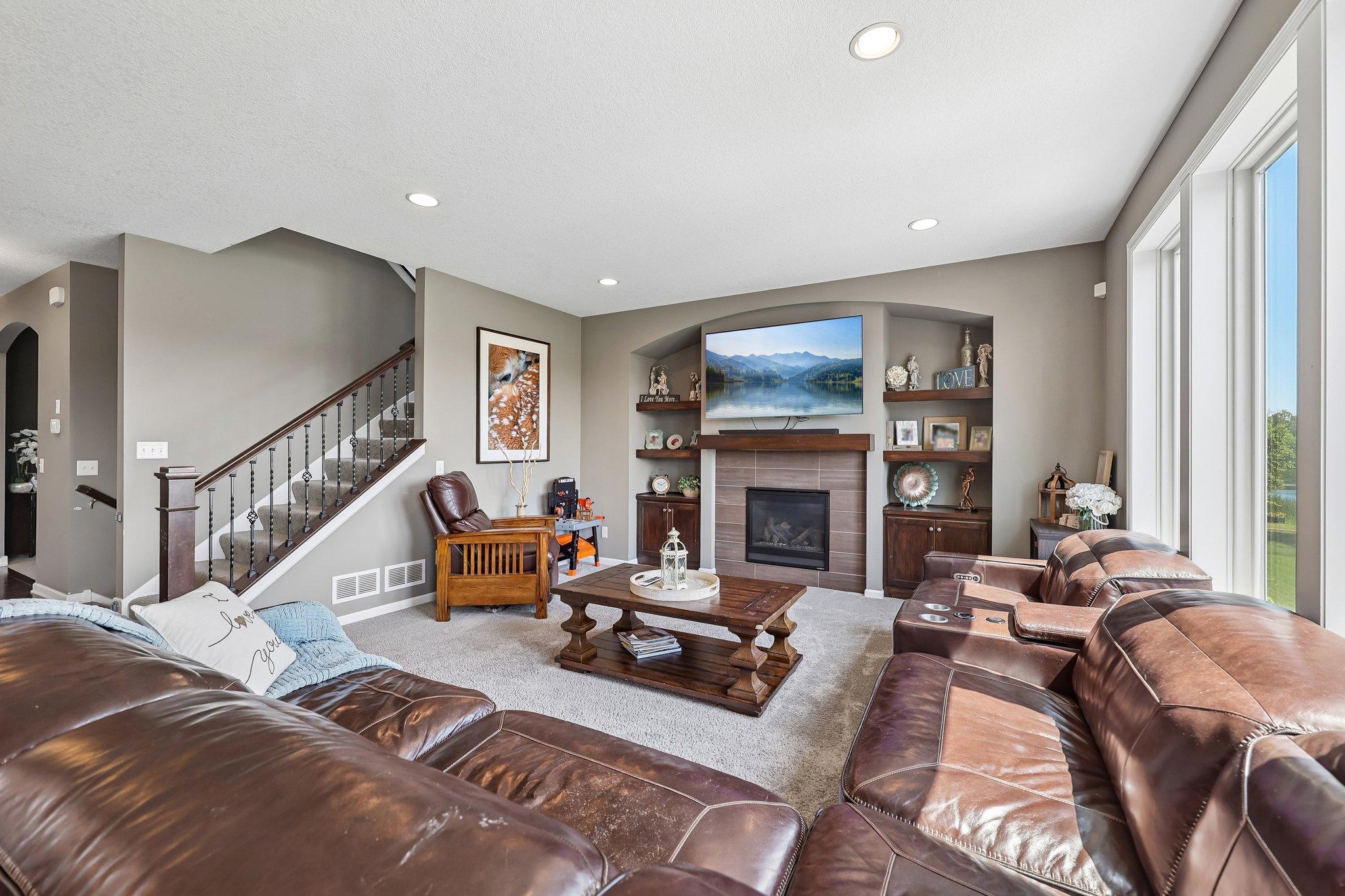 3-web-or-mls-Lever St-S1907-008.jpg