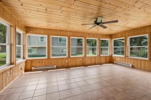 Stunning 19ft x 14ft sun room!