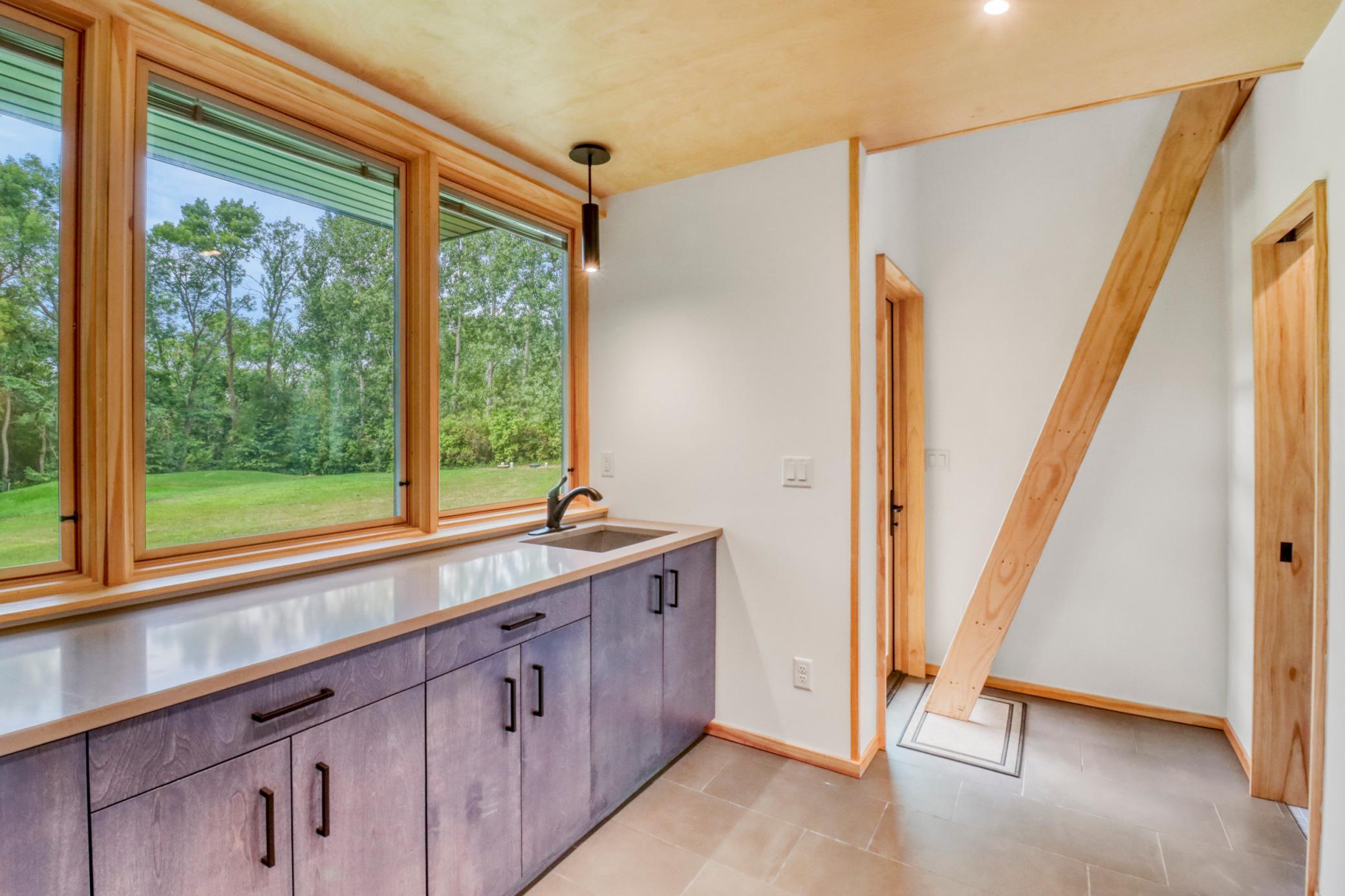 Kitchen1_2.JPG