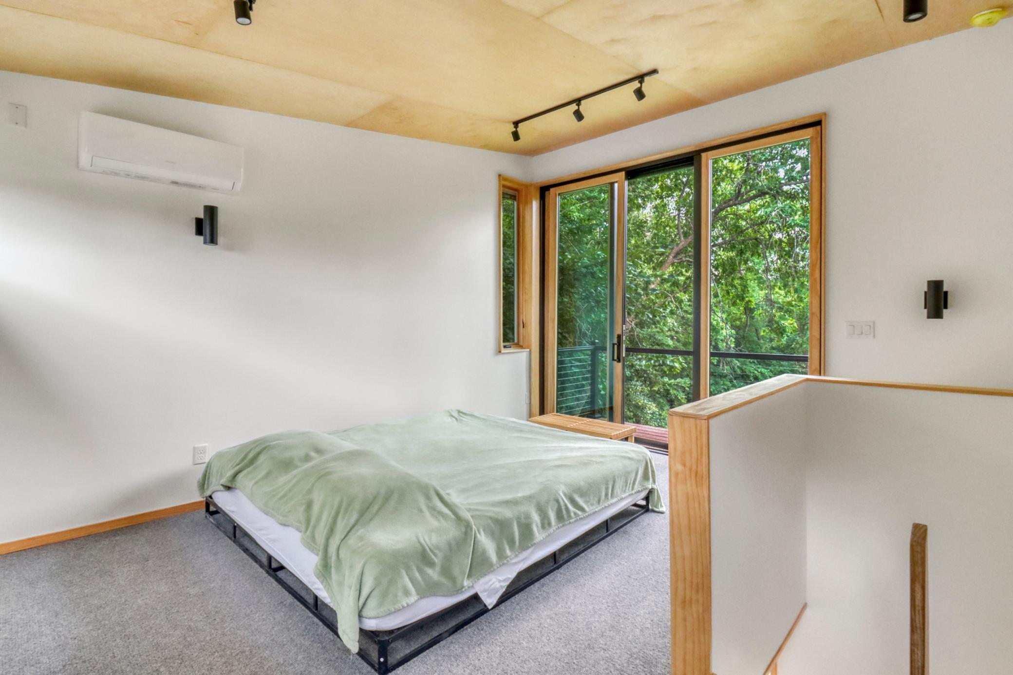 Loft1_1.JPG