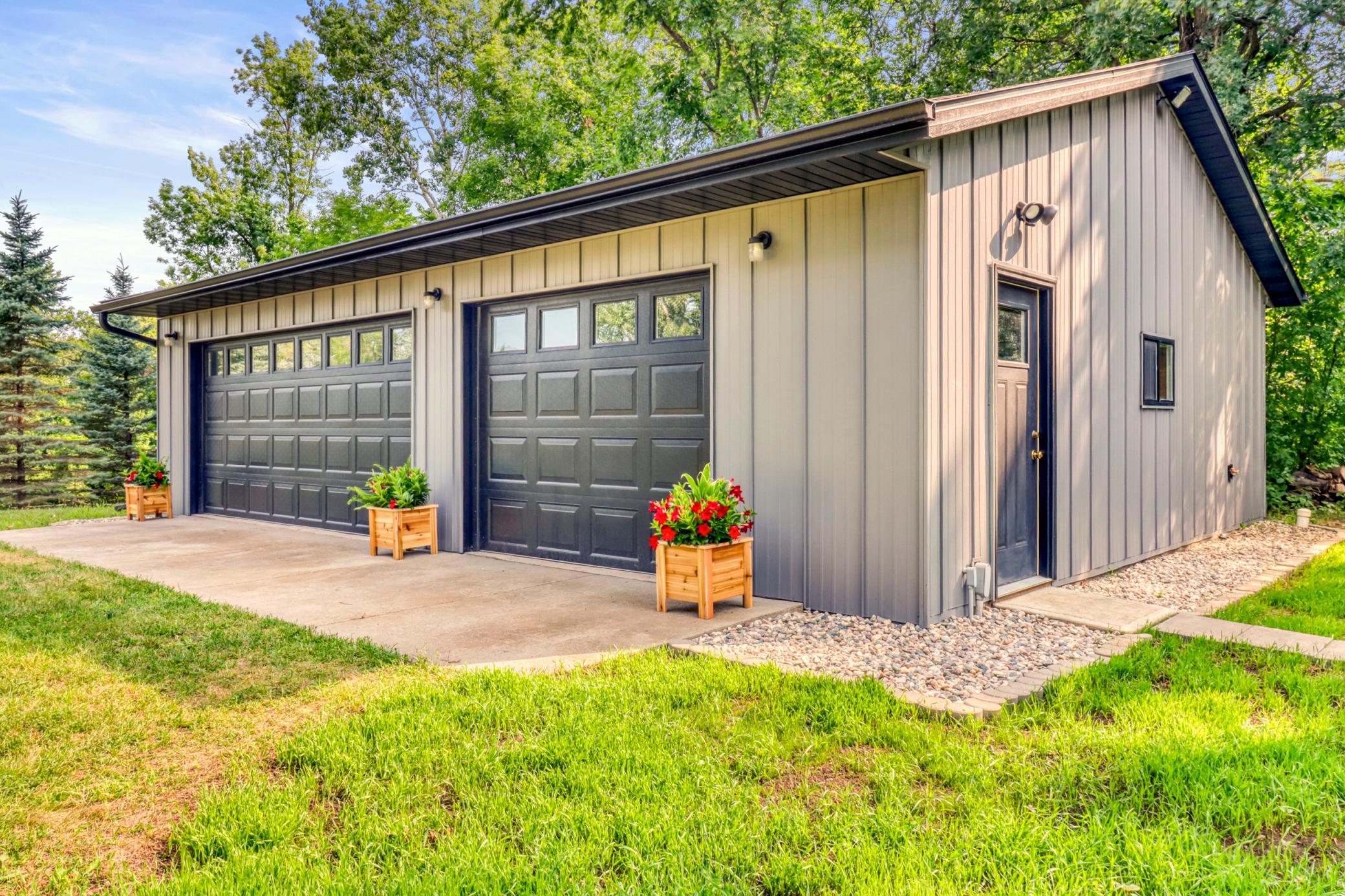 Garage_exterior1_2.JPG