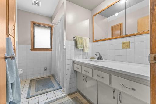 Main floor full bath