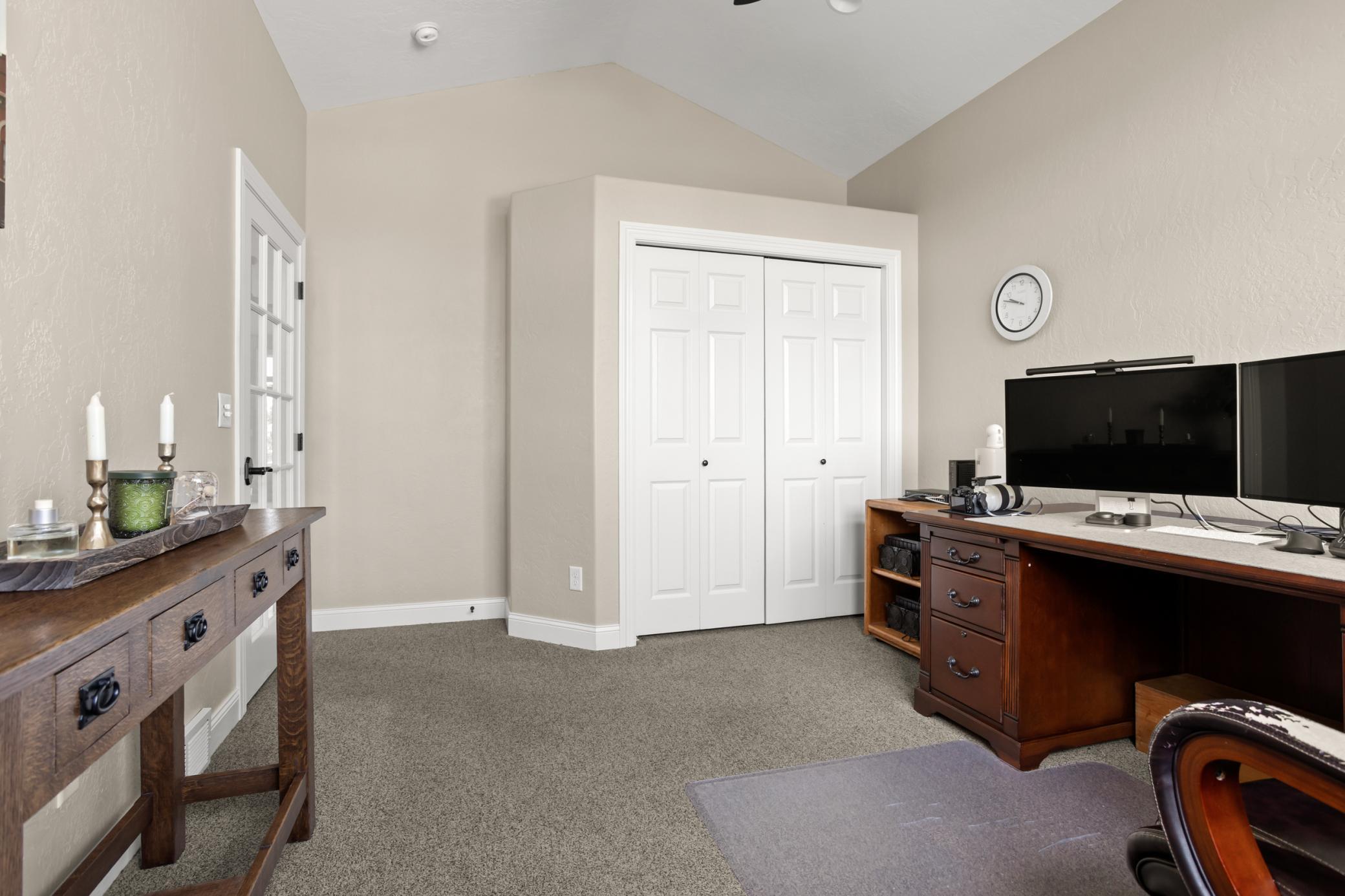 Bedroom/Office